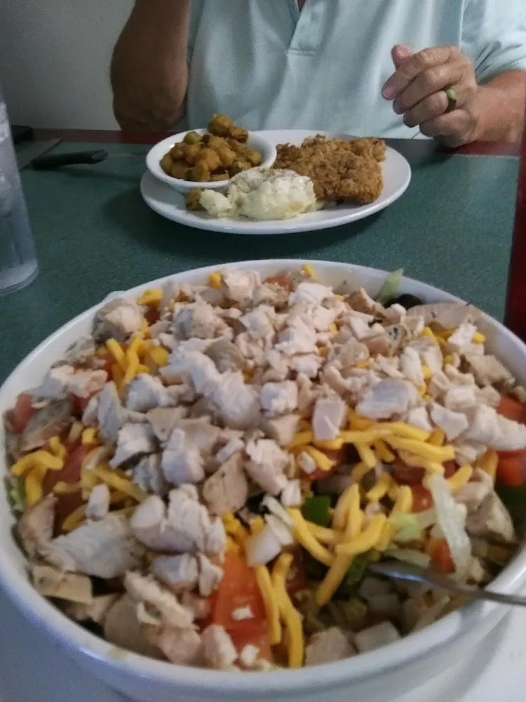 Large Salad with Grilled Chicken